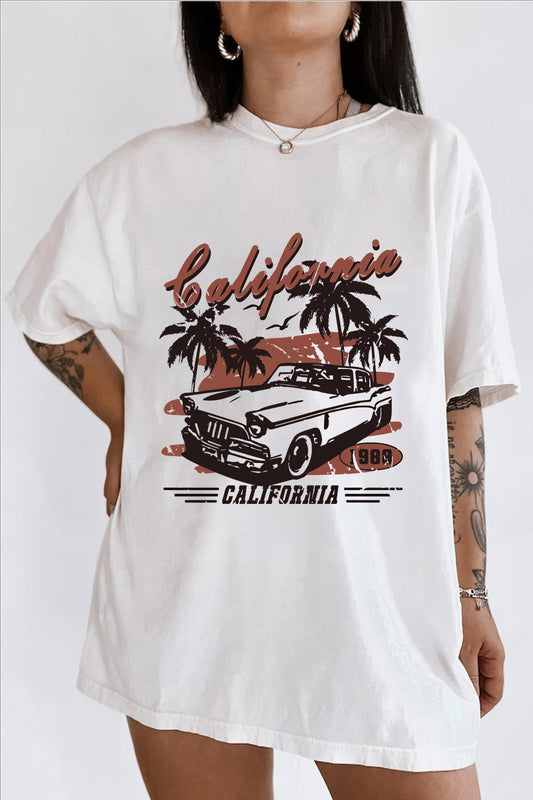 Women's T-shirt with car print ，Women's Loose Fit T-Shirt
